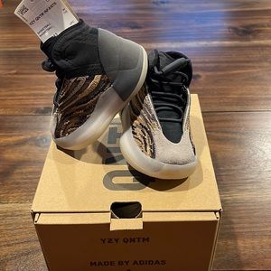Yeezy QNTM Sneakers